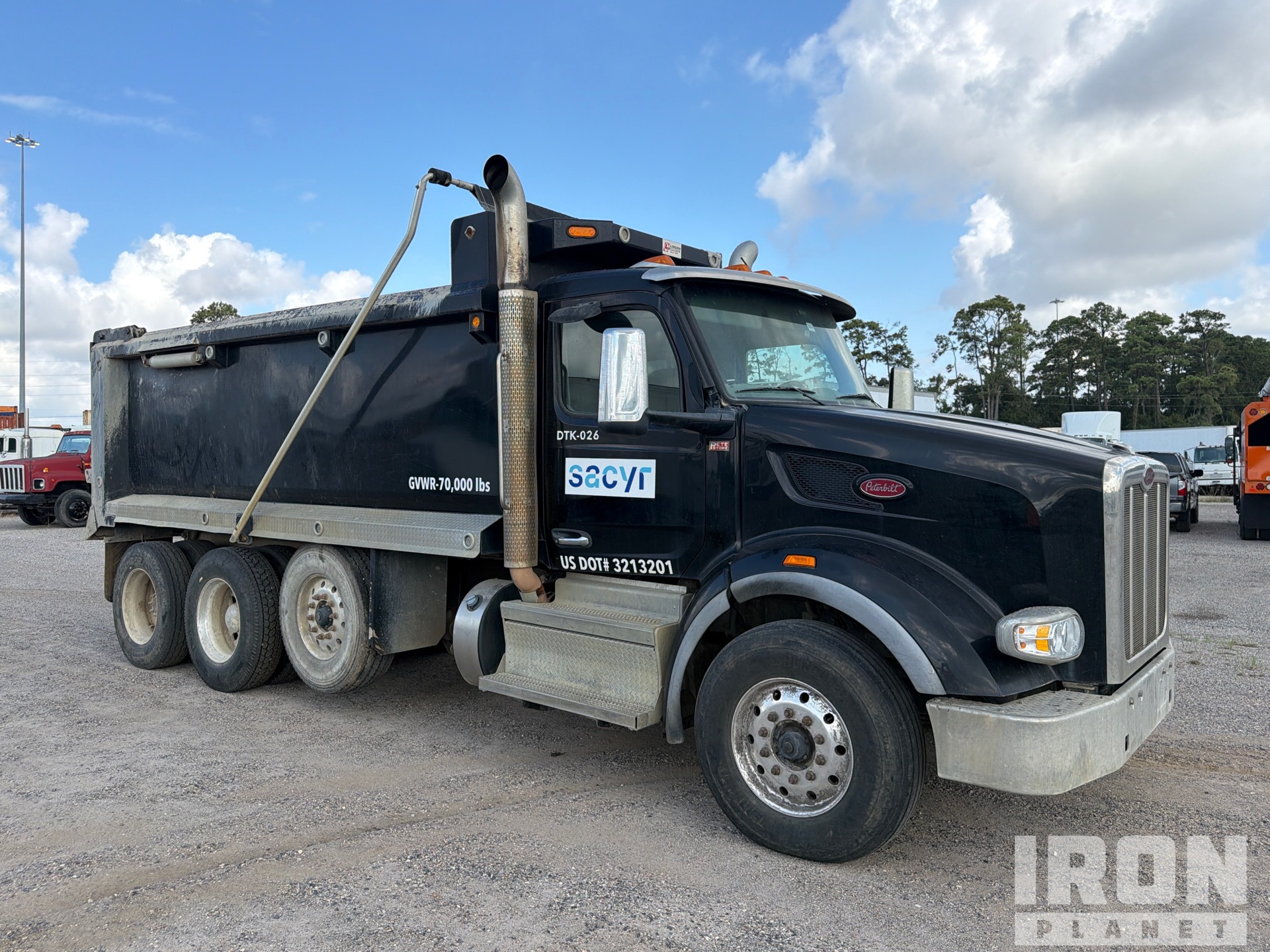 2023 Peterbilt 567