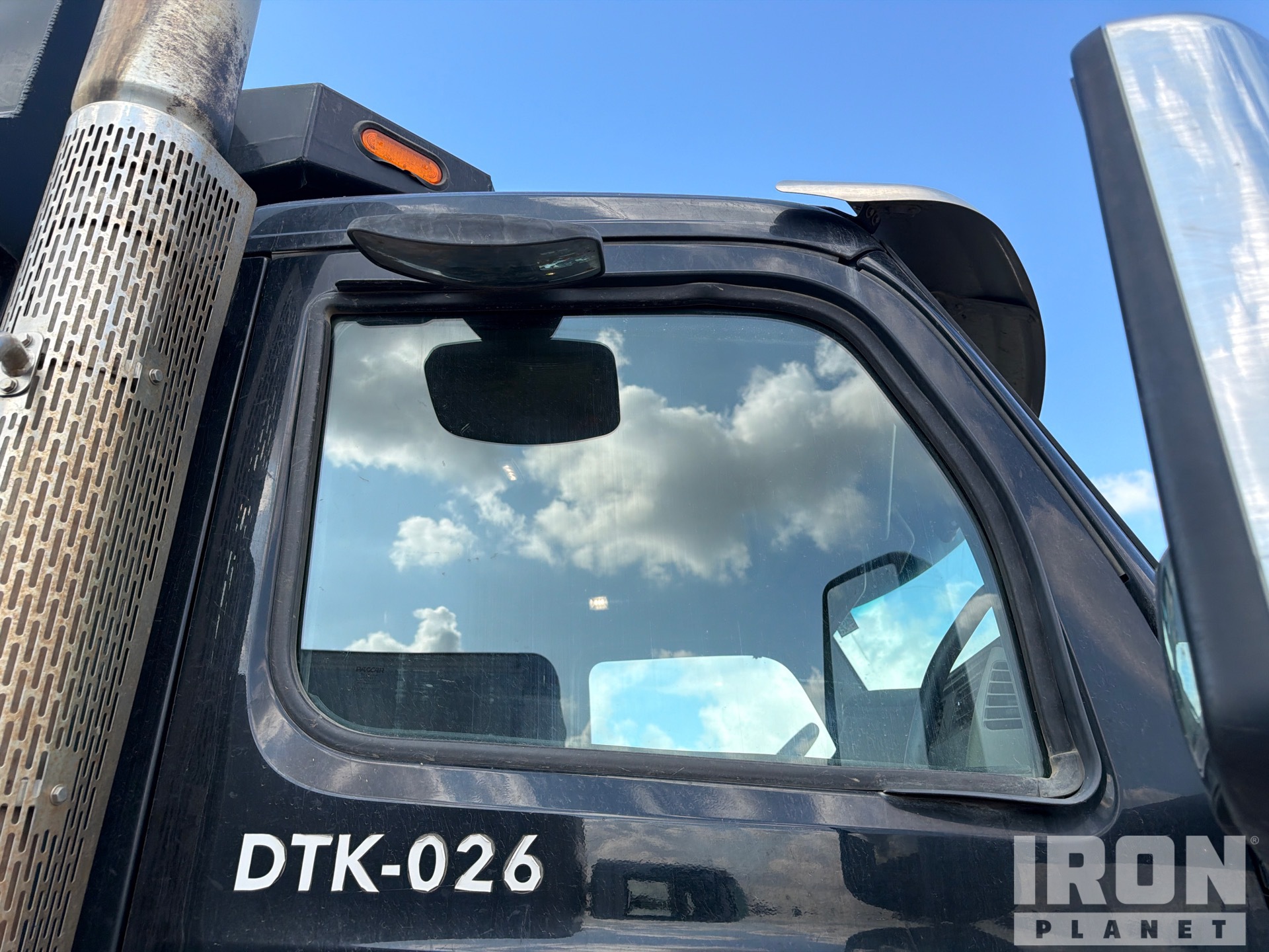 2023 Peterbilt 567