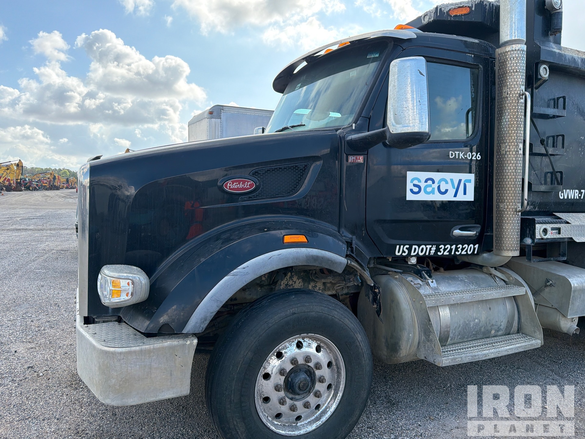 2023 Peterbilt 567