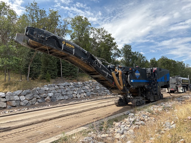 2019 Bomag BM2500/75 Tracked Cold Planer
