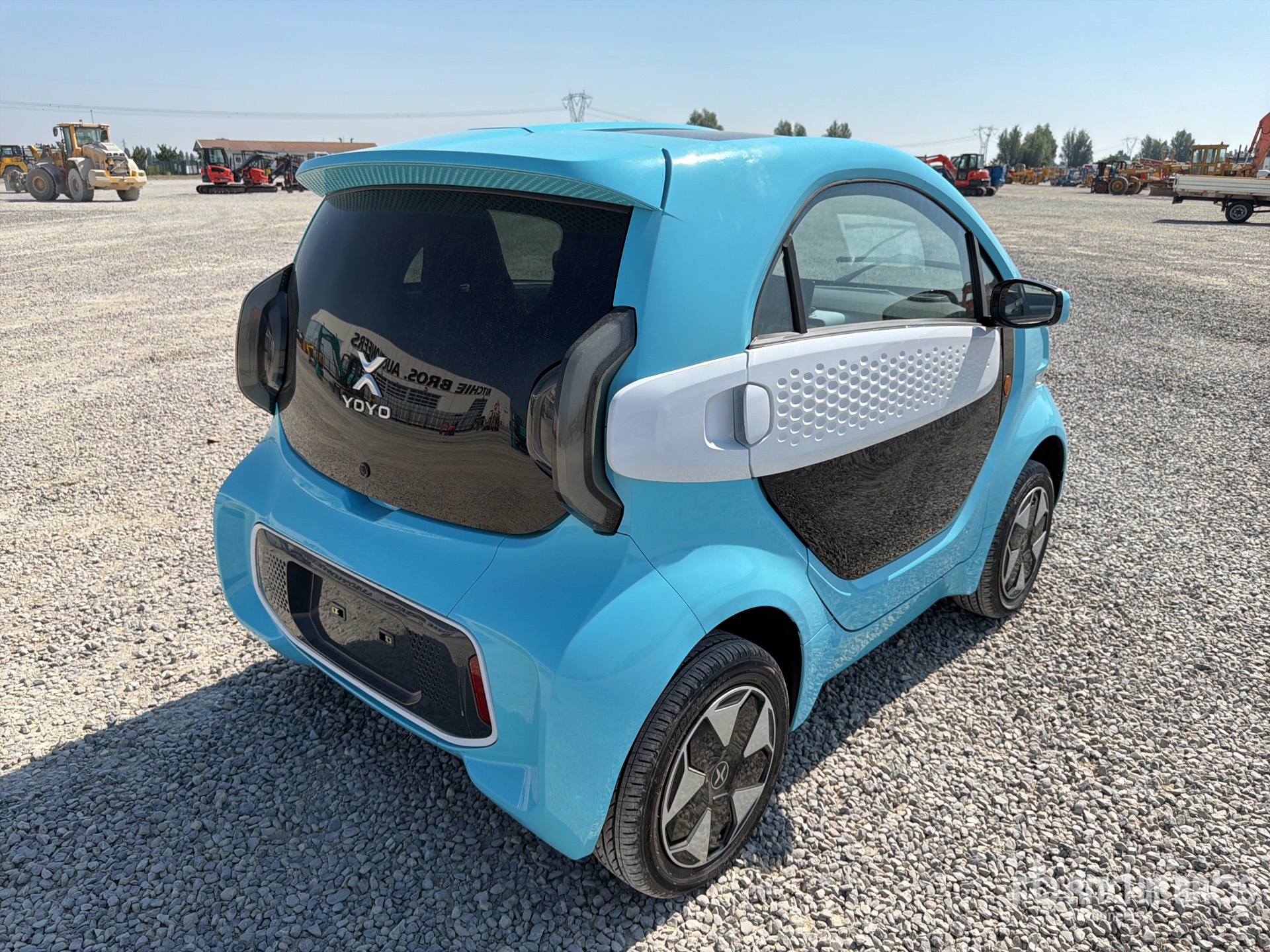 General Appearance with Picture, Right Rear Corner