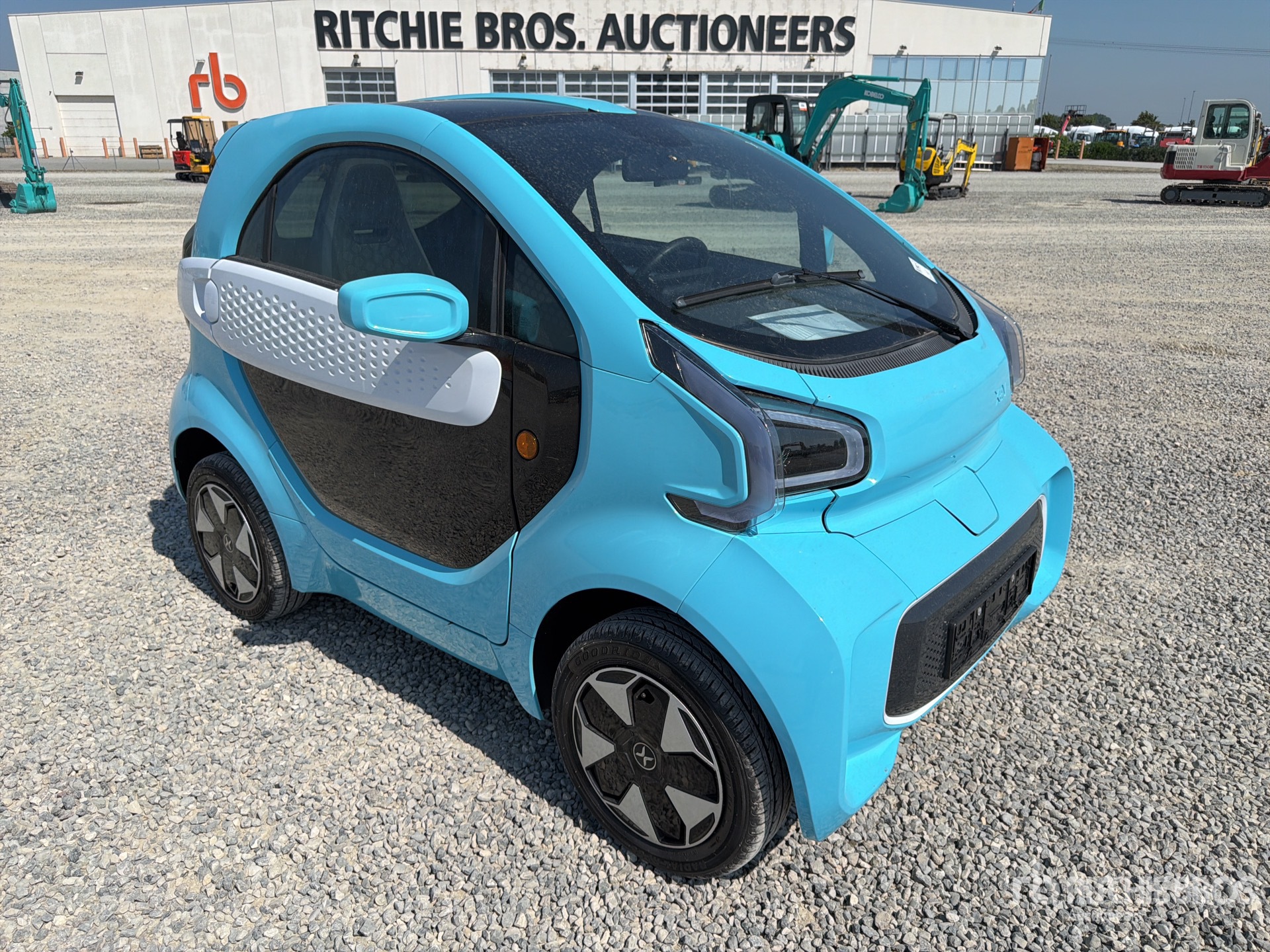 General Appearance with Picture, Right Front Corner