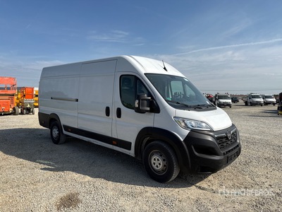 General Appearance with Foto, angolo anteriore destro