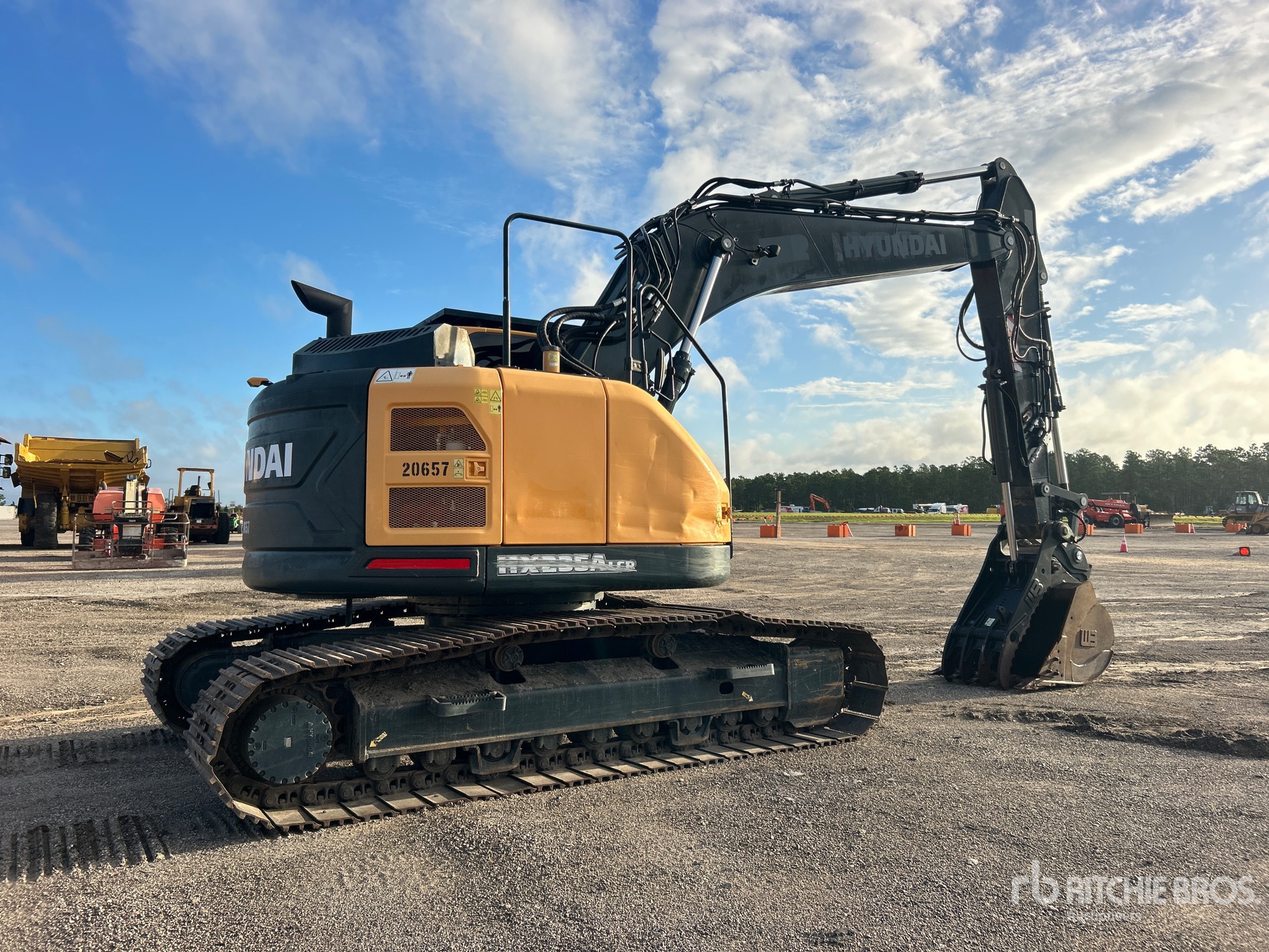 2023 Hyundai HX235A LCR