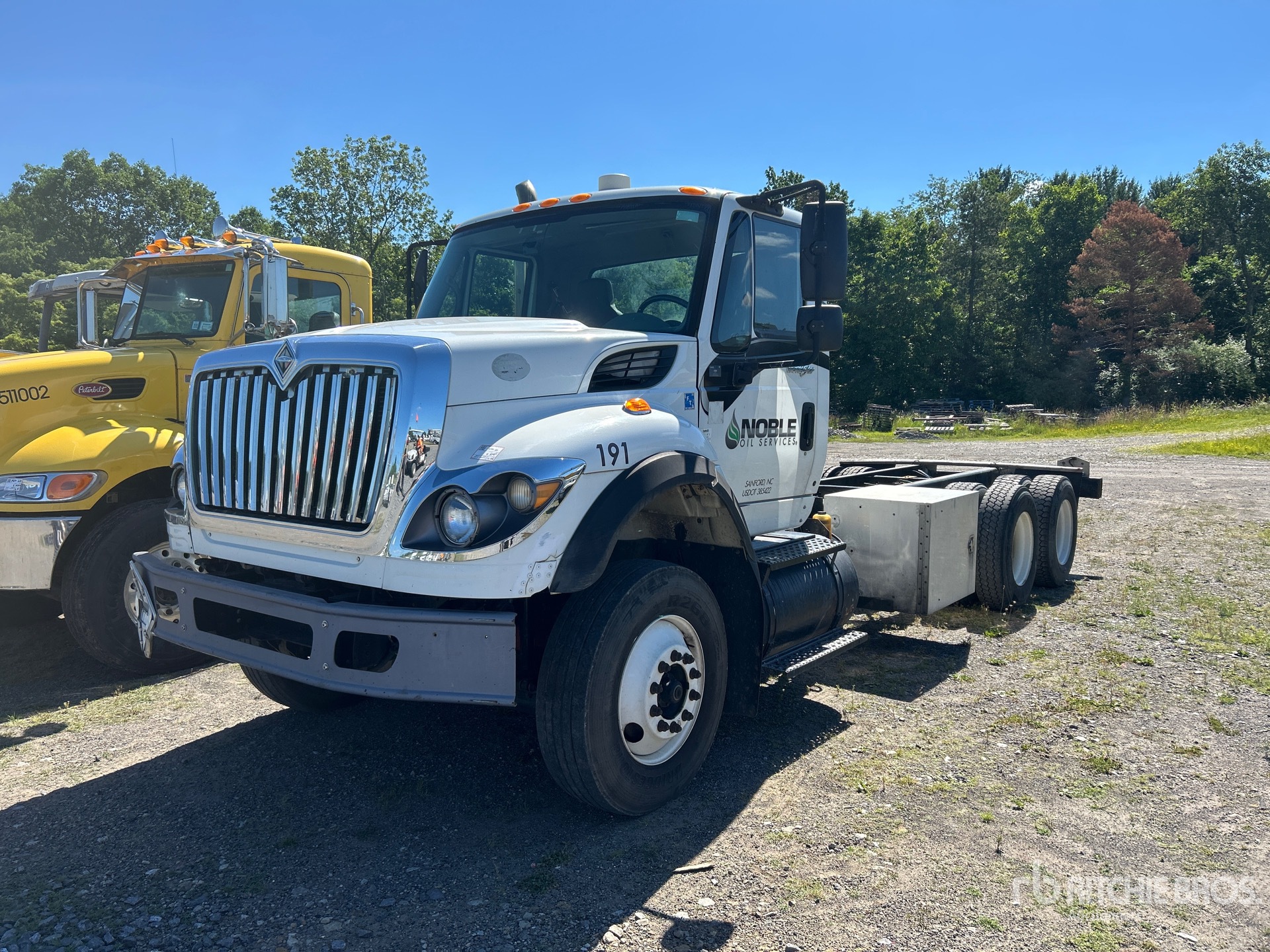 Photo of a 2009 International 7600