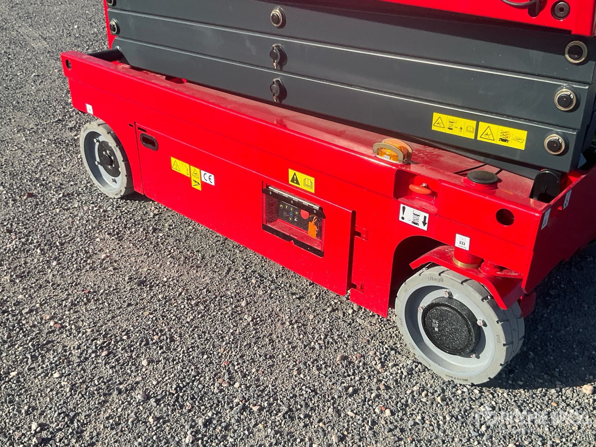 2025 Magni ES1012AC