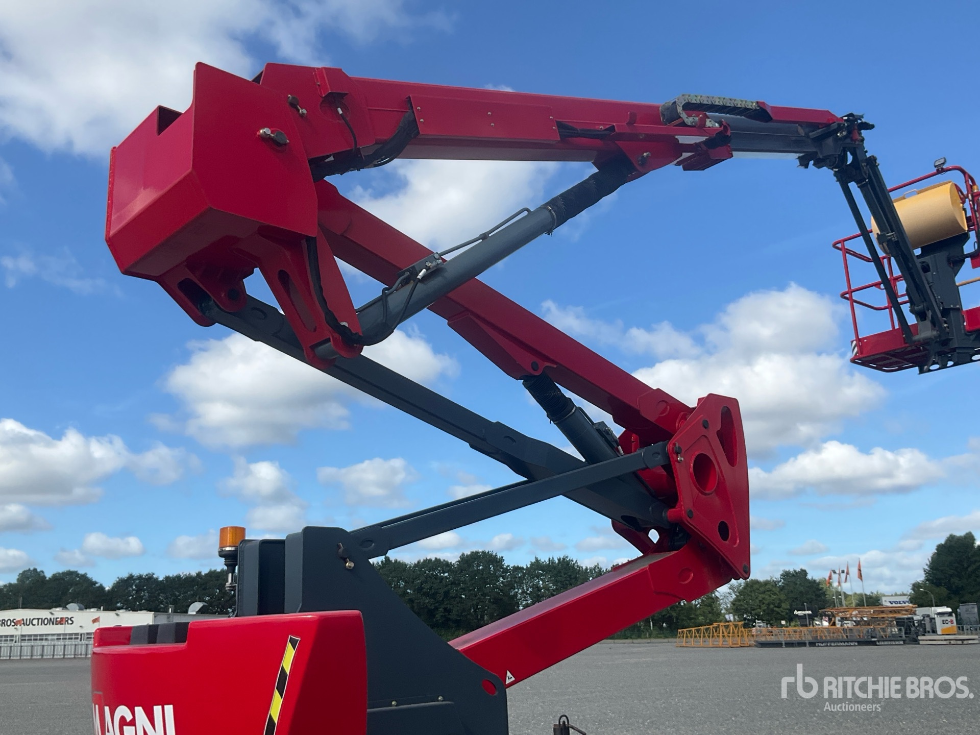 2024 Magni EAB16RT