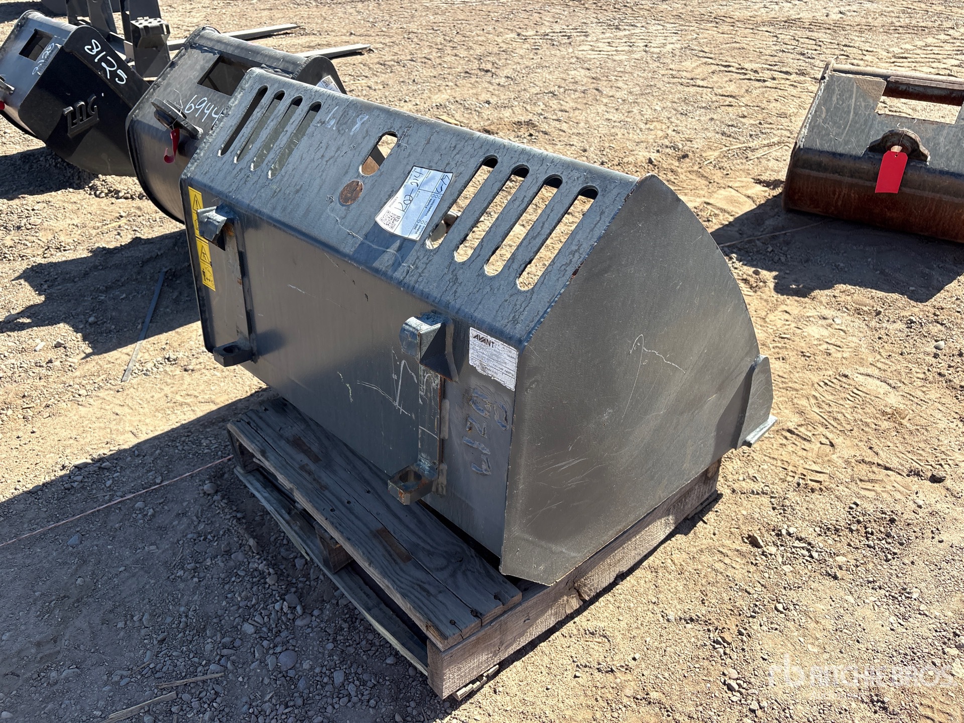 General Appearance with Picture, Right Rear Corner