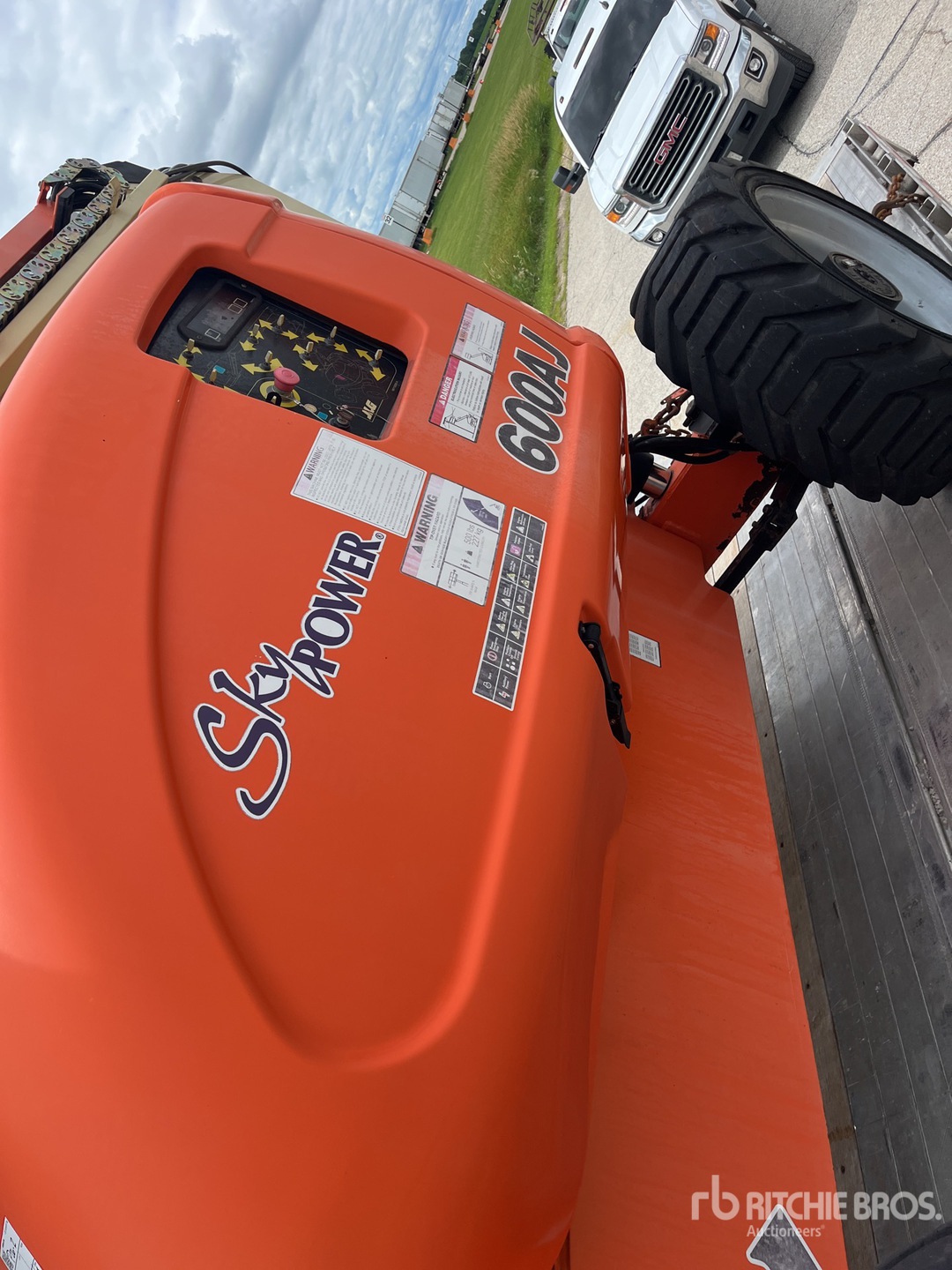 Photo of a 2013 JLG 600AJ