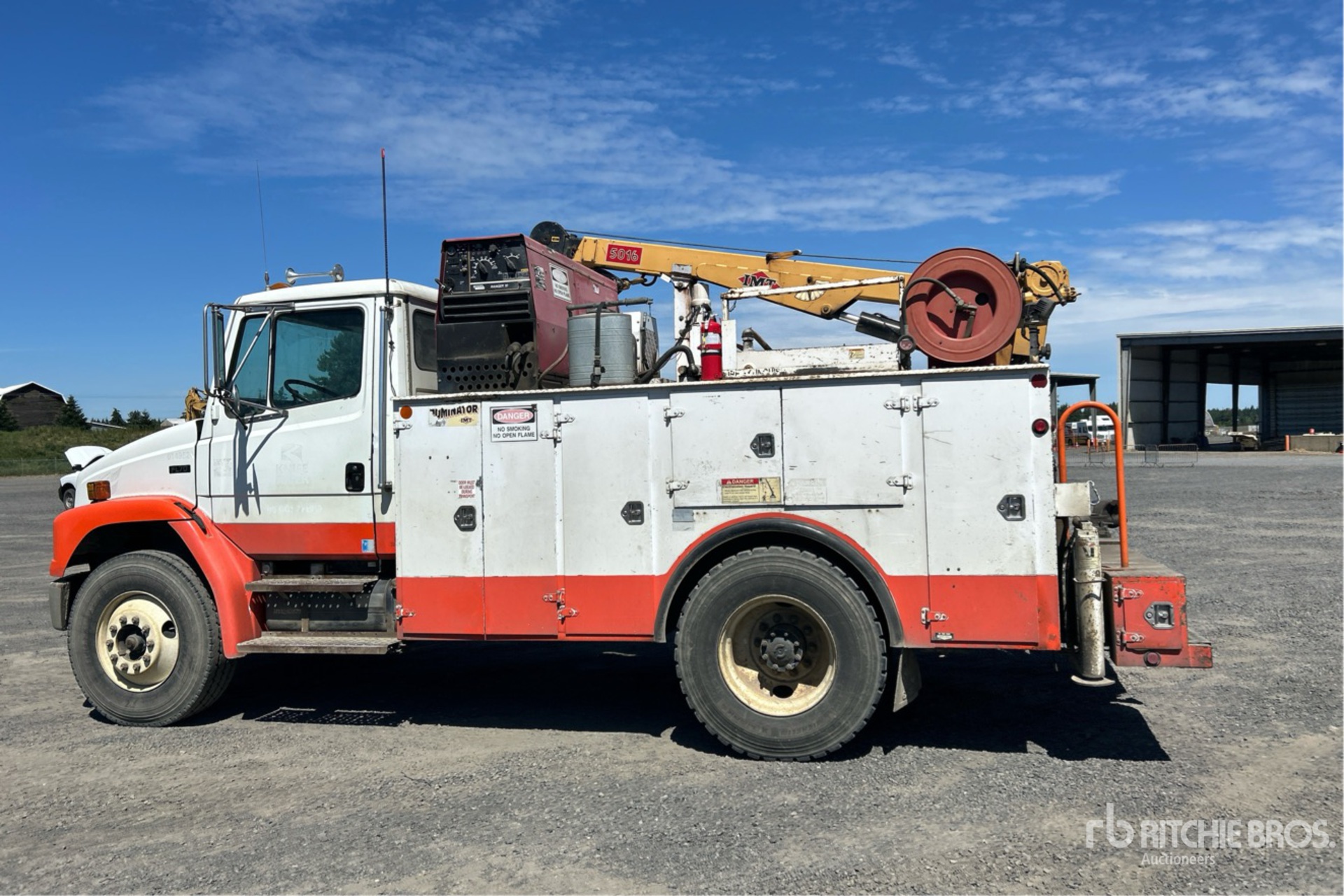 General Appearance with Picture, Left Rear Corner