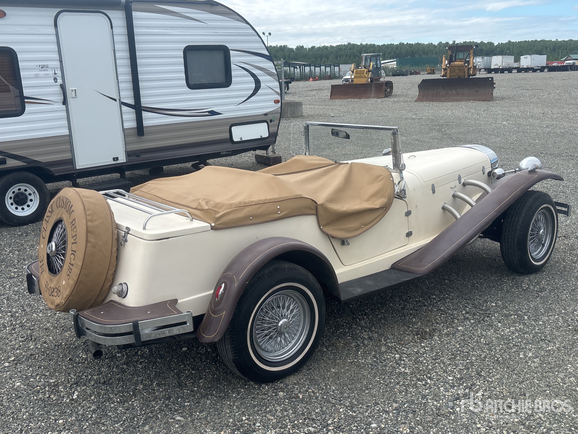 General Appearance with Picture, Right Rear Corner