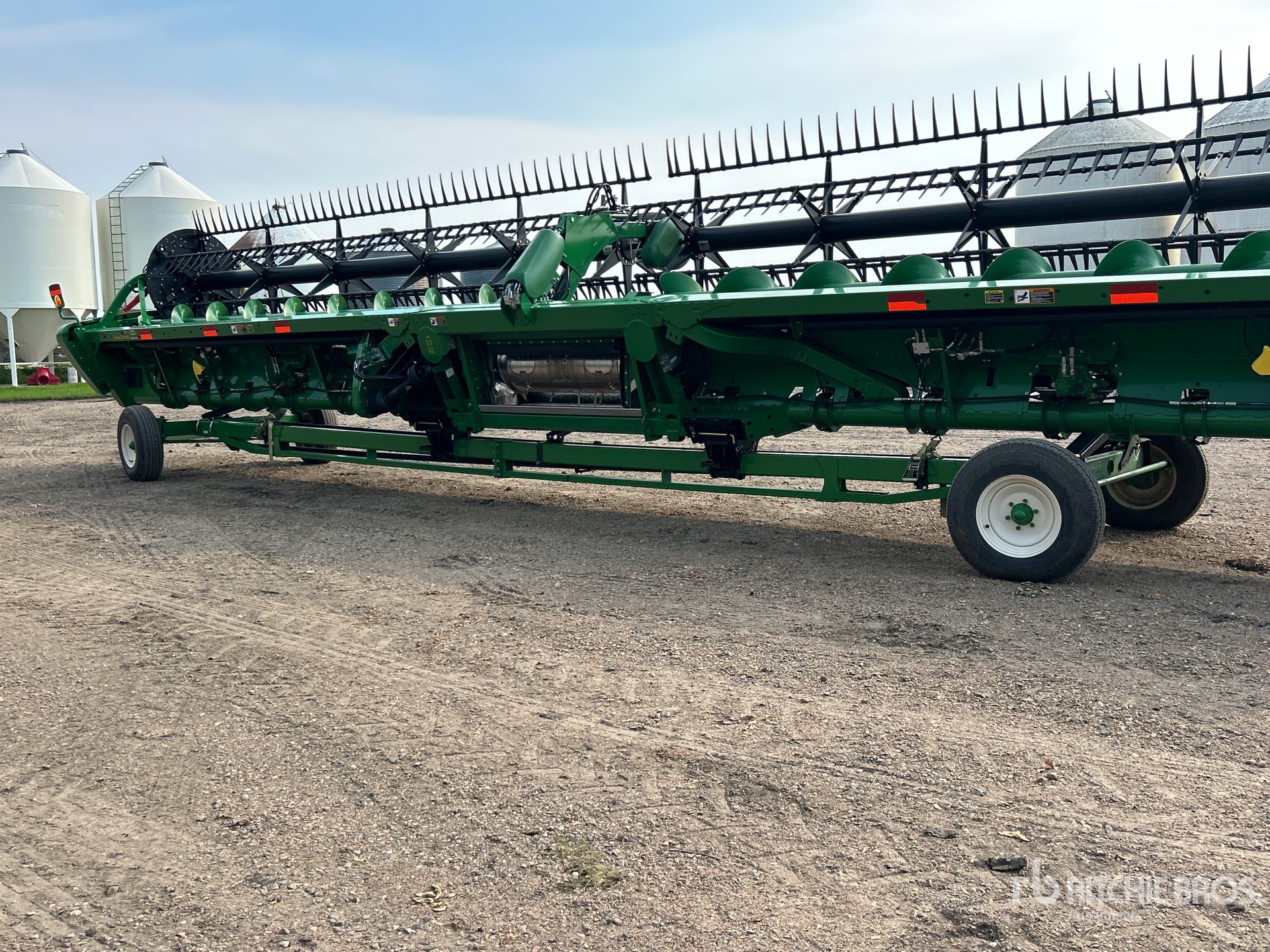 2019 John Deere 745