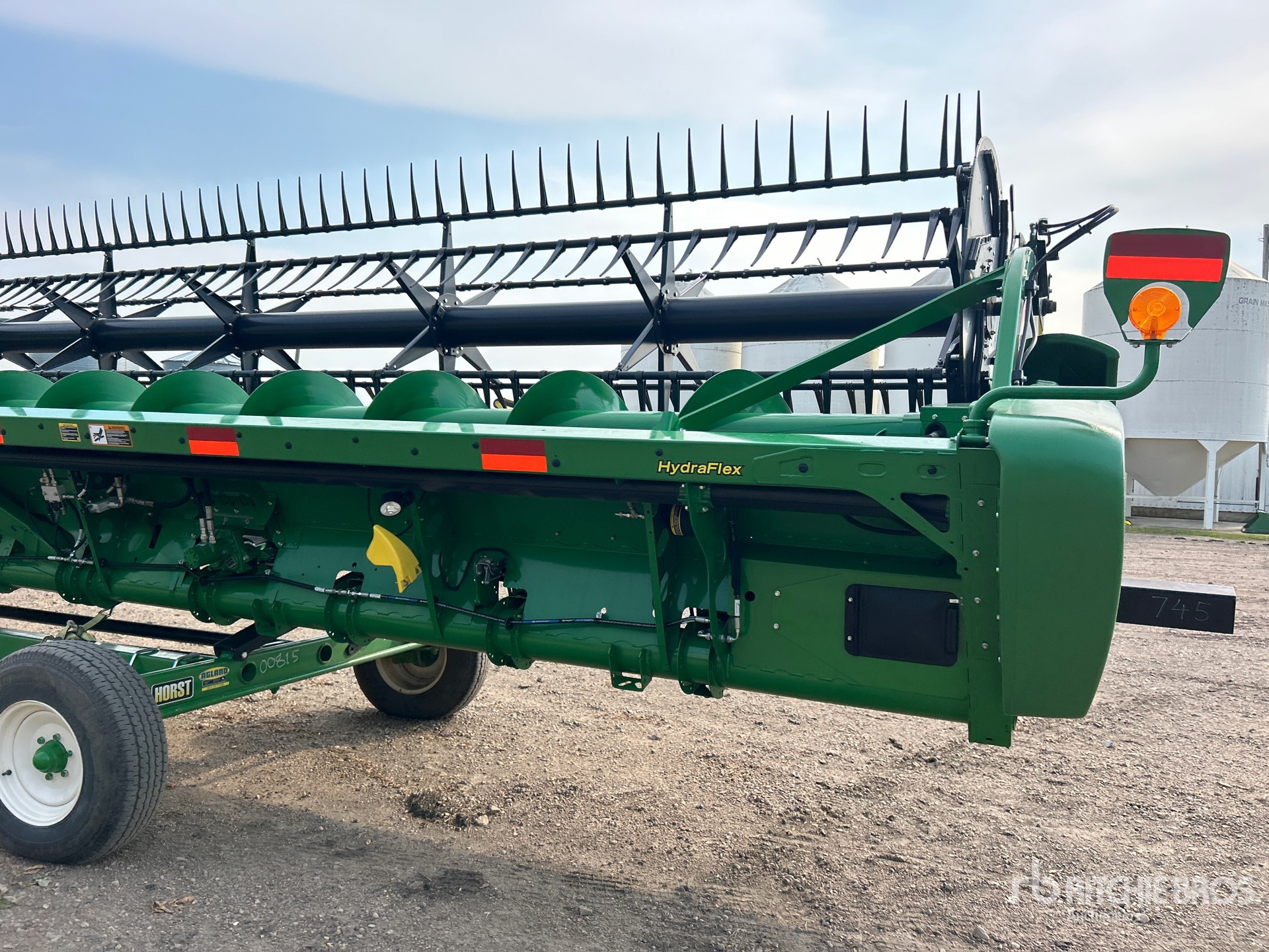 2019 John Deere 745
