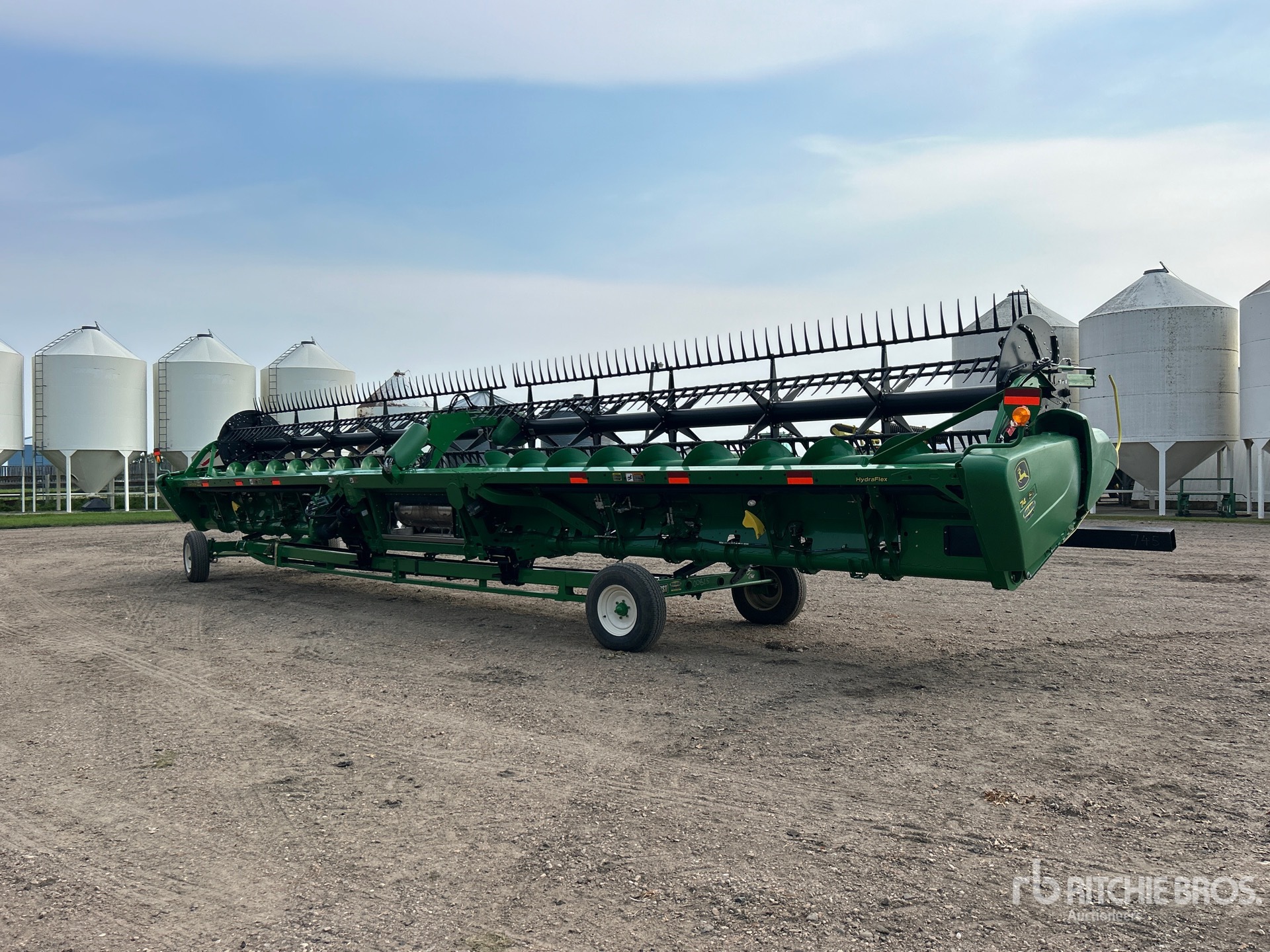 2019 John Deere 745