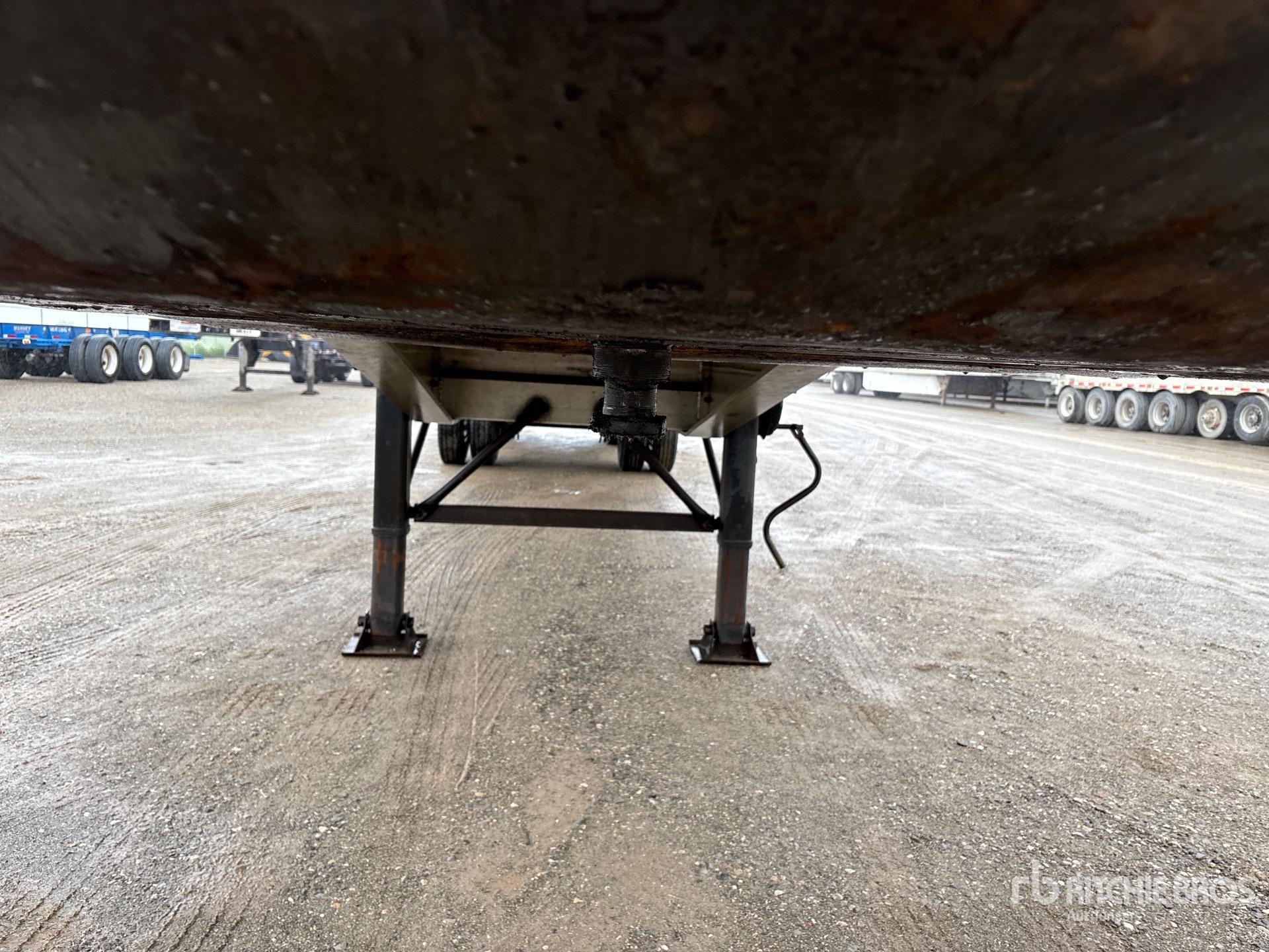 2005 Benson 48 ft T/A Spread Axle