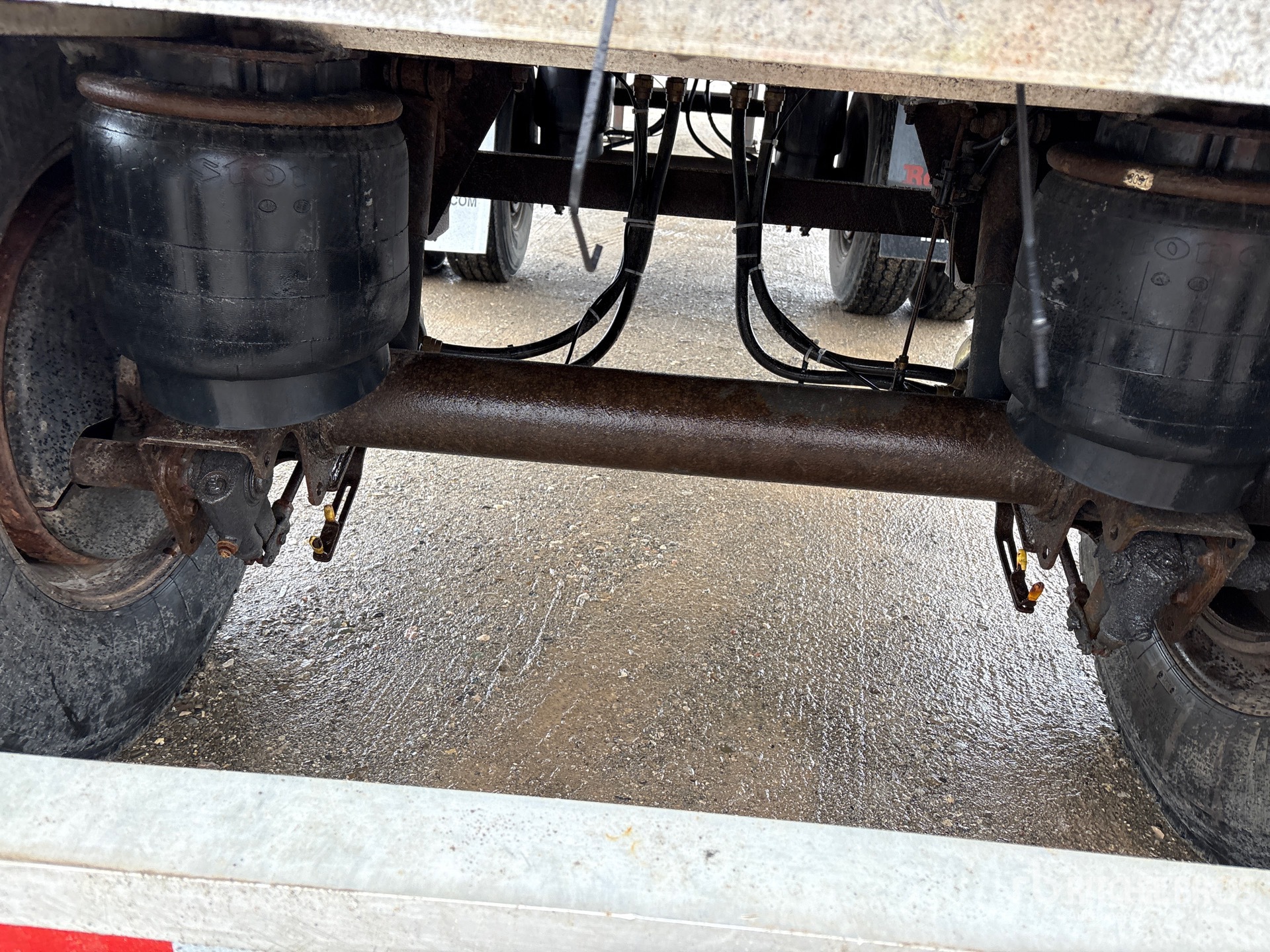 2005 Benson 48 ft T/A Spread Axle
