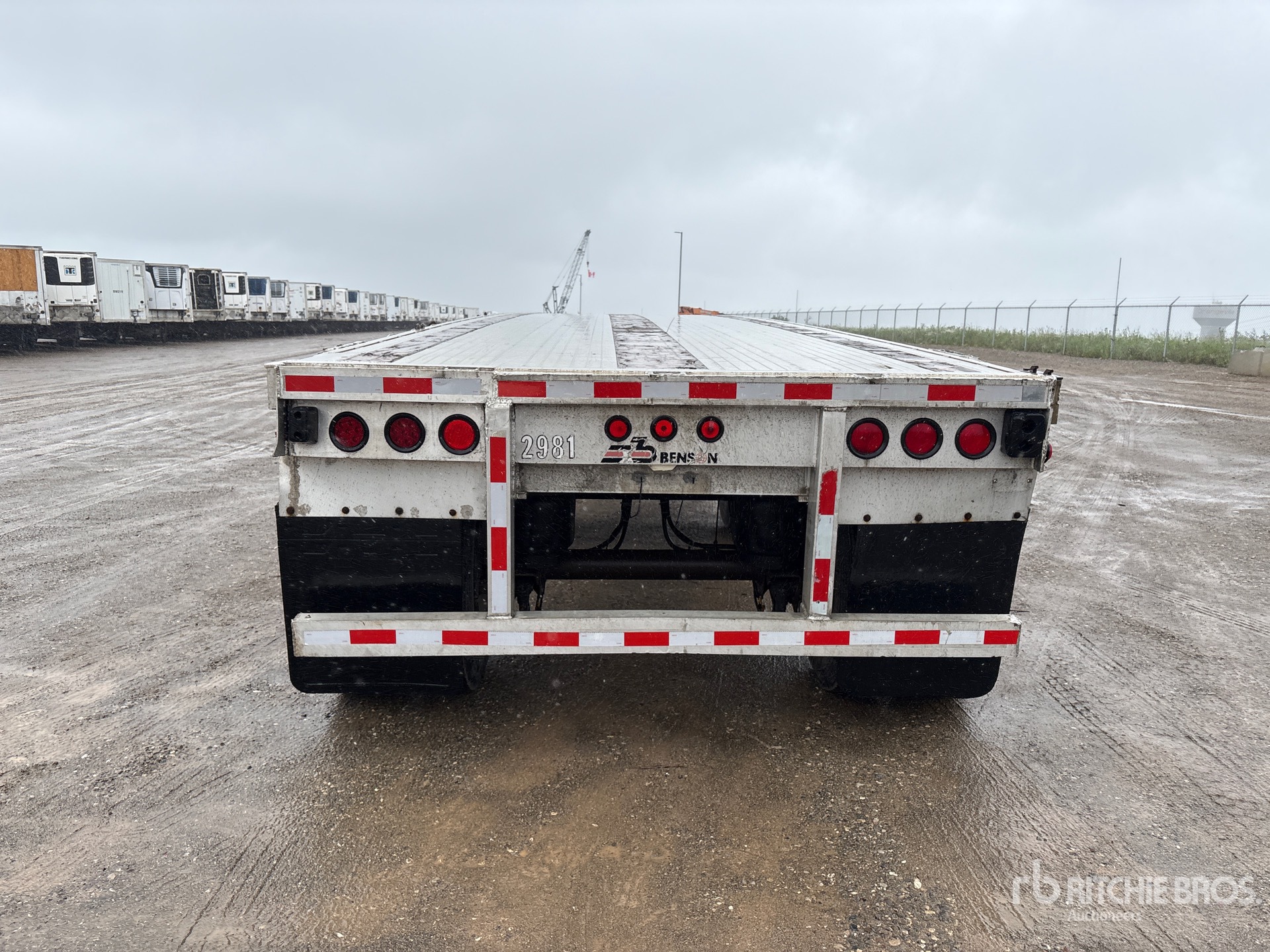 2005 Benson 48 ft T/A Spread Axle