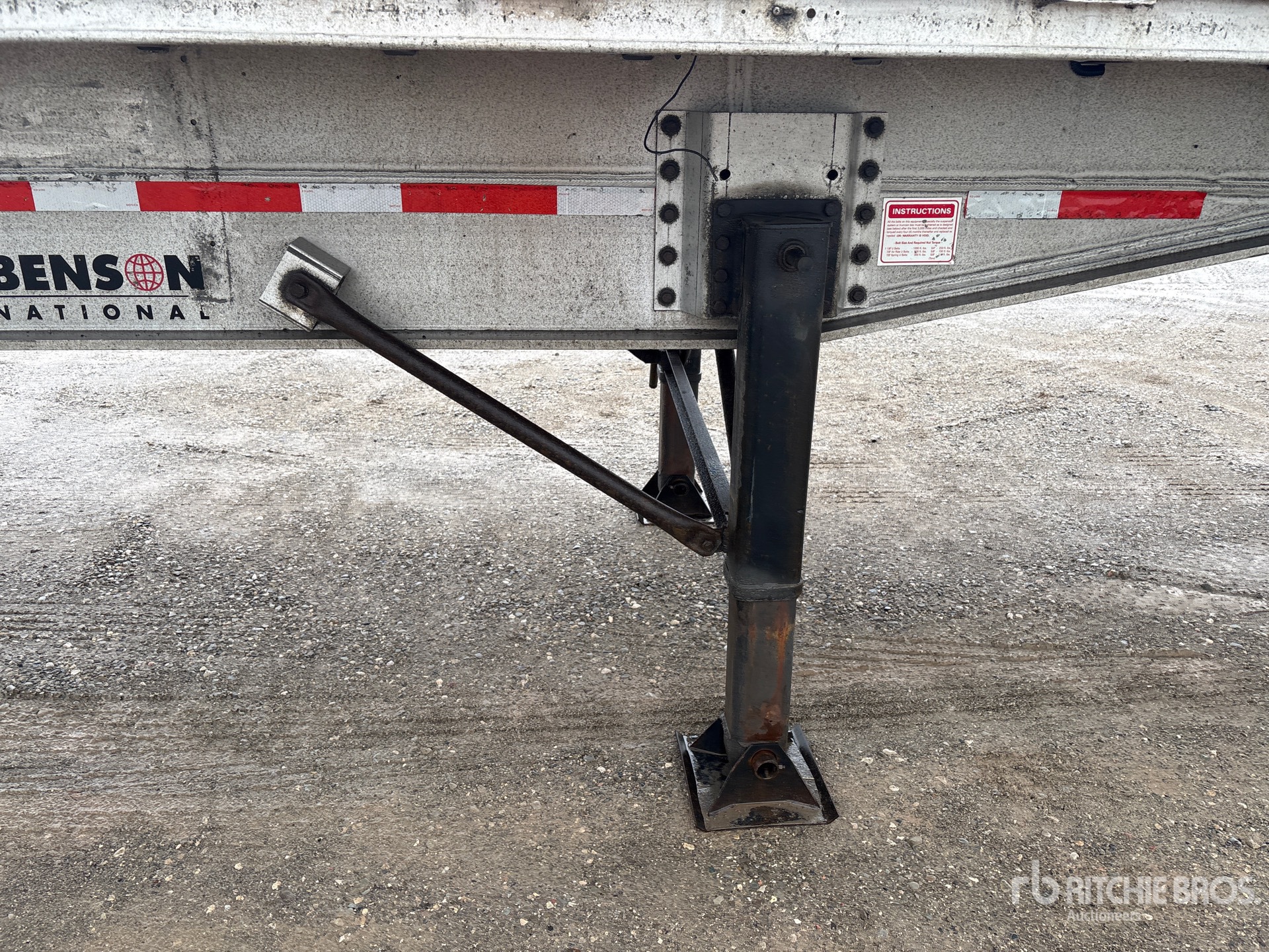 2005 Benson 48 ft T/A Spread Axle