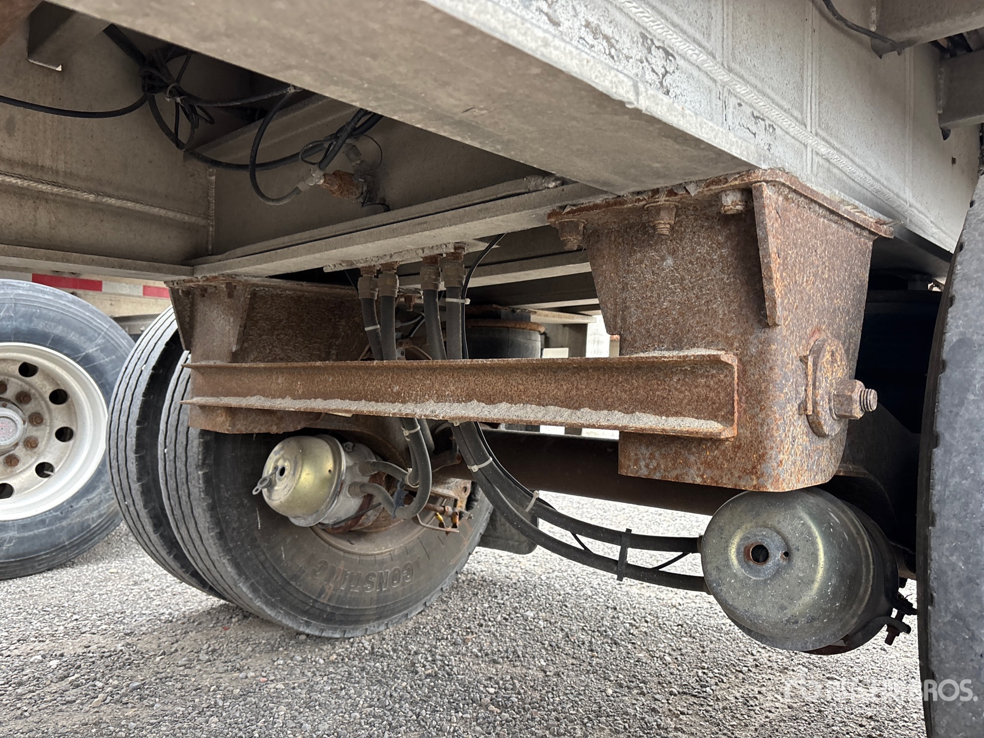 2005 Benson 48 FT T/A SPREAD AXLE