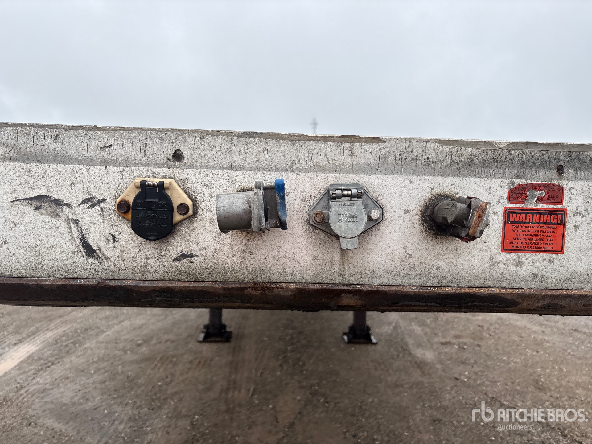 2005 Benson 48 ft T/A Spread Axle