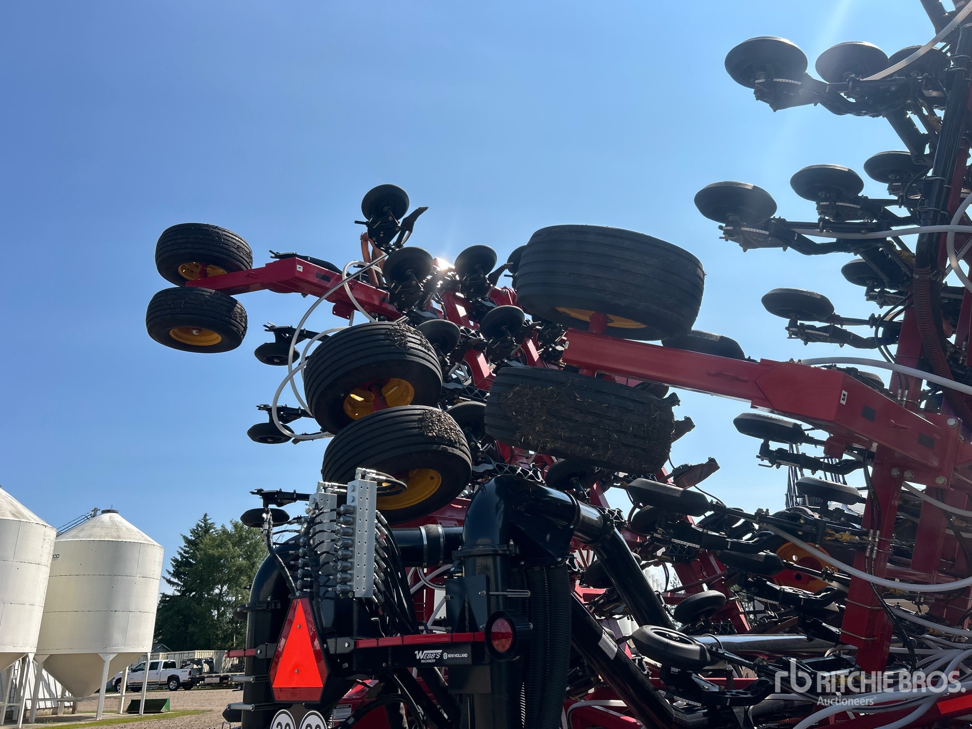 2024 Bourgault 3330