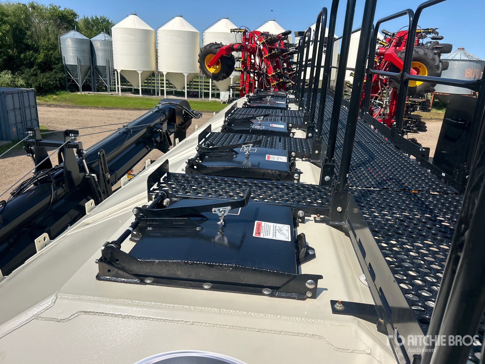 2024 Bourgault 3330