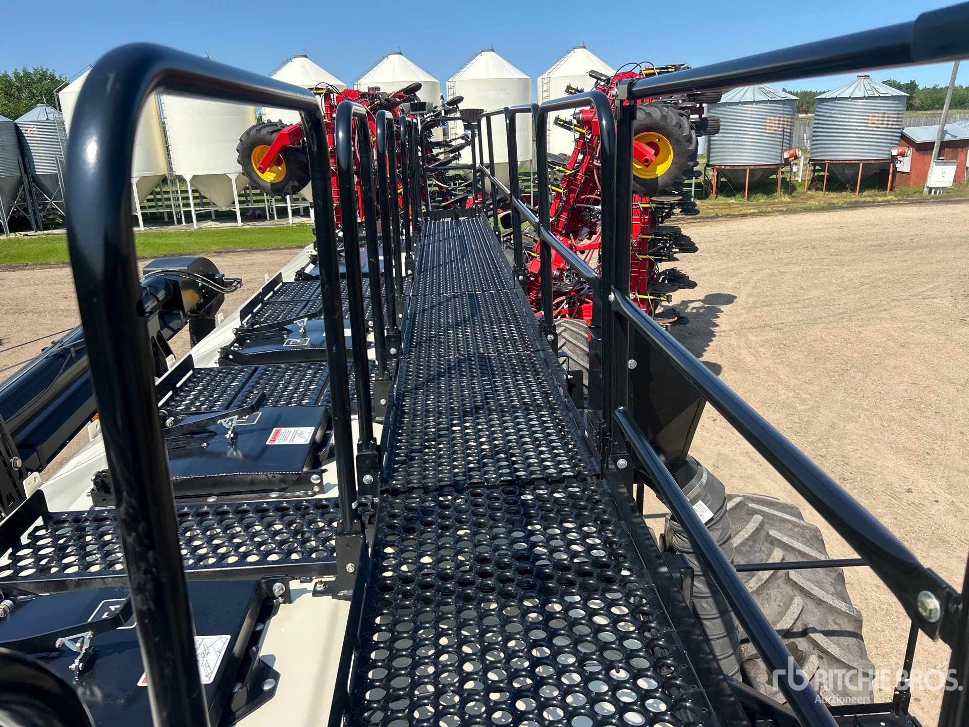 2024 Bourgault 3330