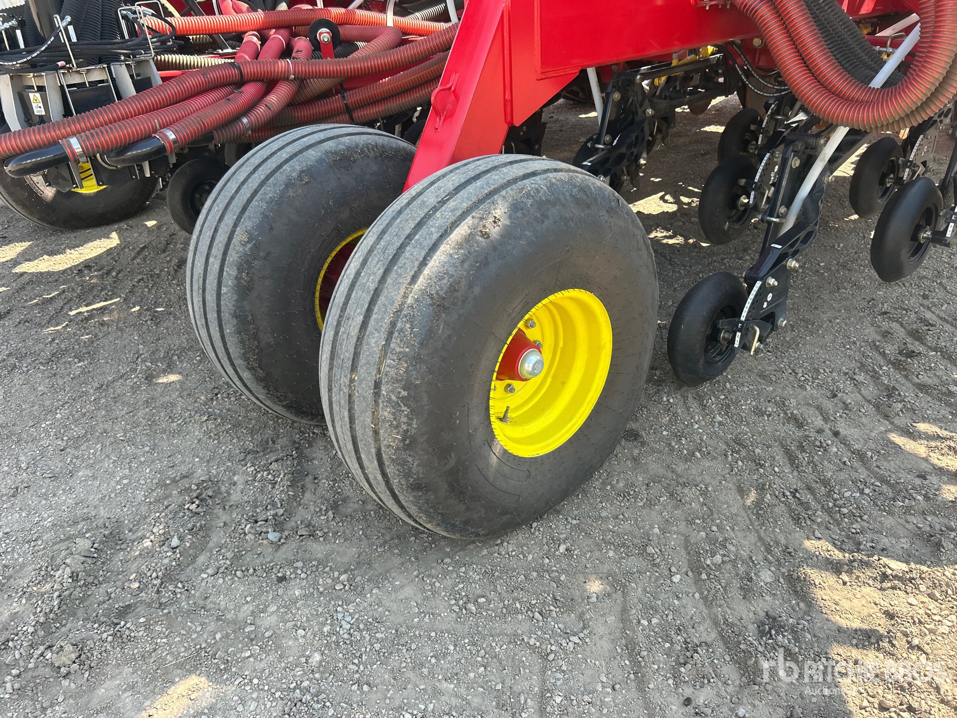 2024 Bourgault 3330