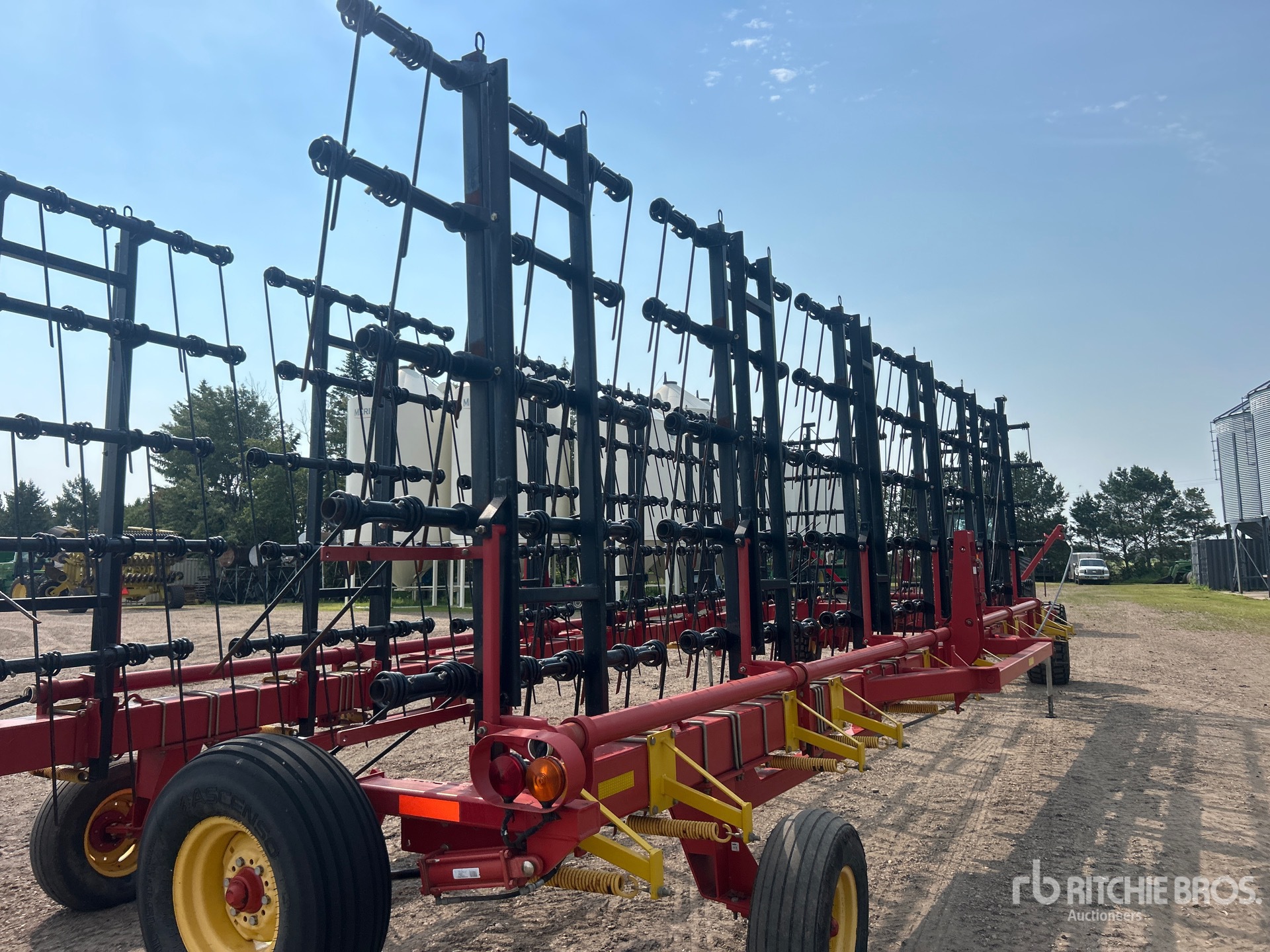 2011 Bourgault 7200