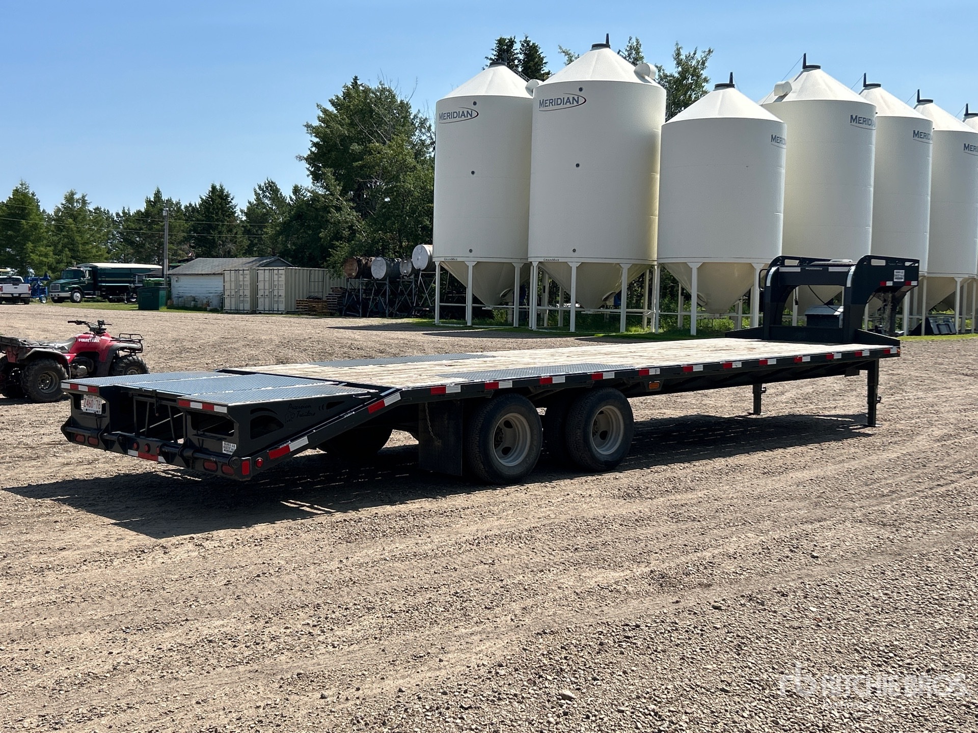 2010 Precision 30 ft T/A Gooseneck