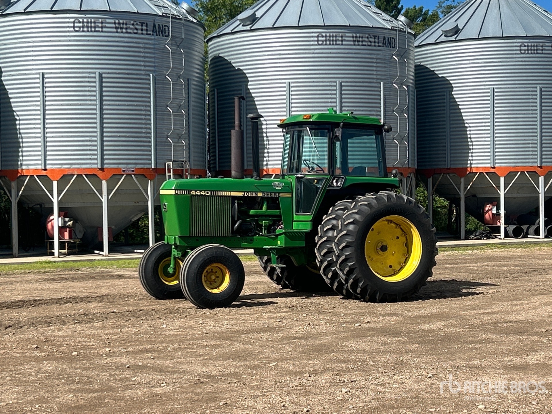 Photo of 1982 John Deere 4440