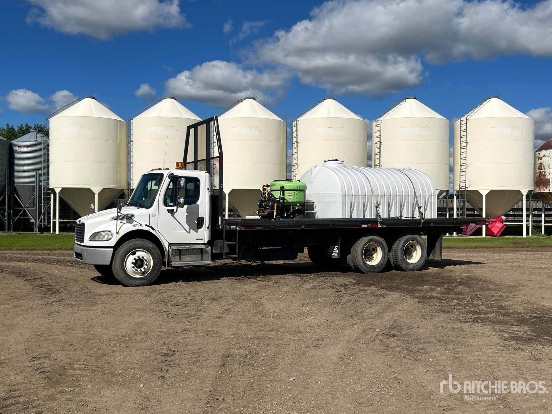 2004 Freightliner M2