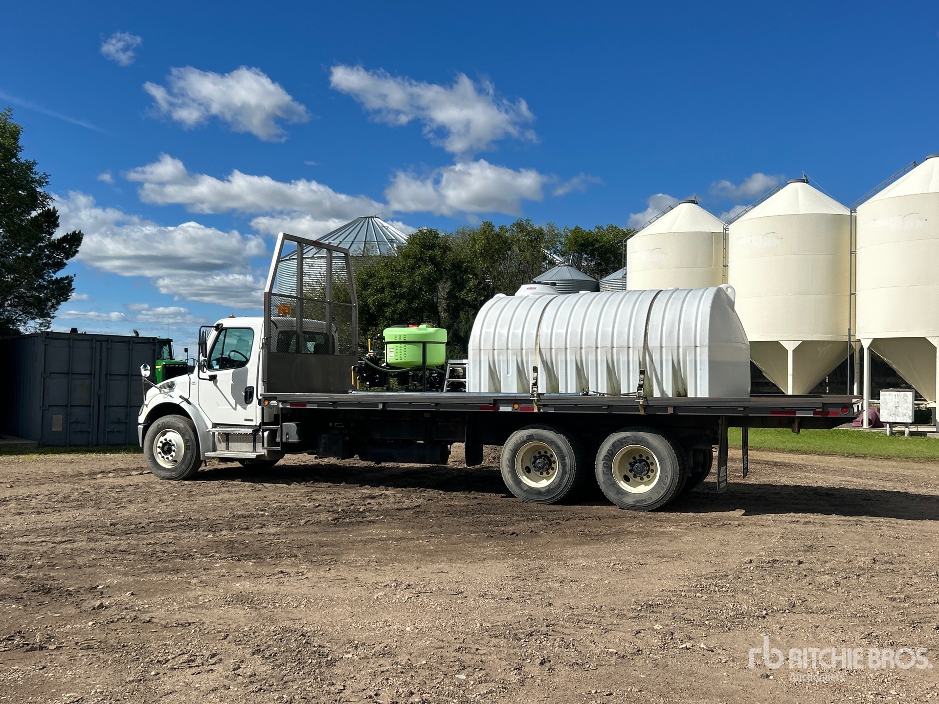 2004 Freightliner M2
