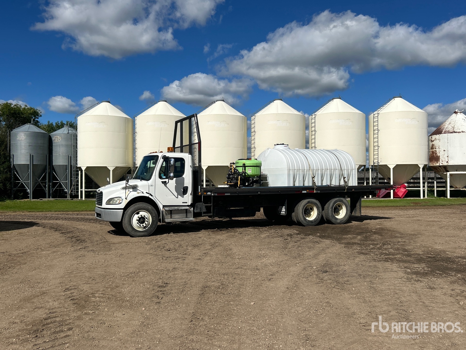 2004 Freightliner M2