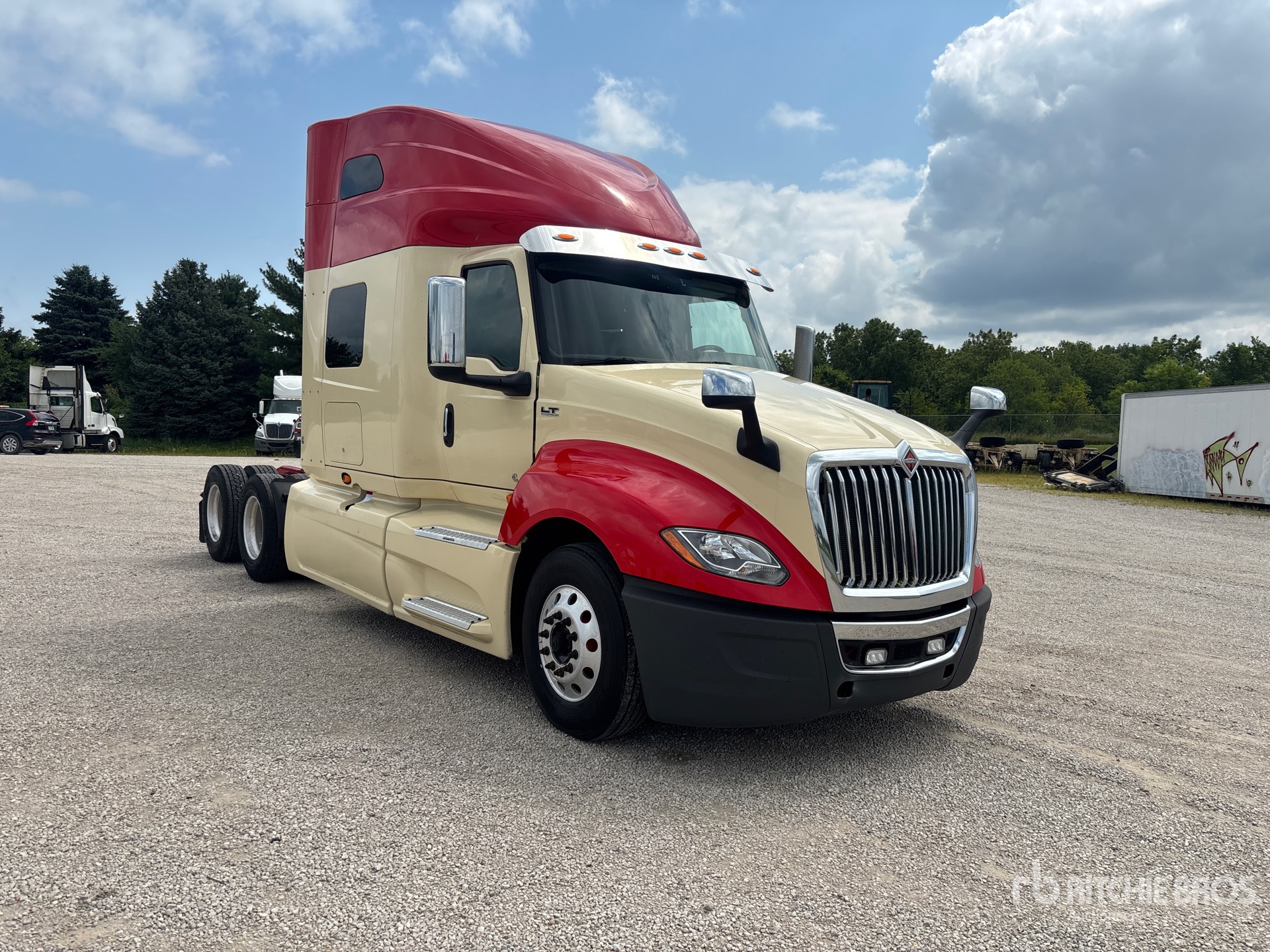 2020 International LT625
