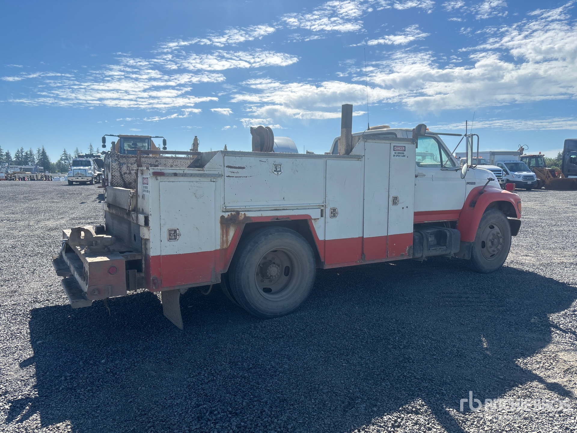 General Appearance with Picture, Right Rear Corner