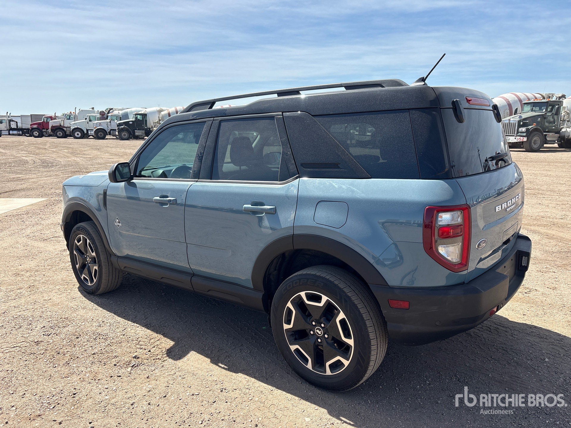 General Appearance with Picture, Left Rear Corner