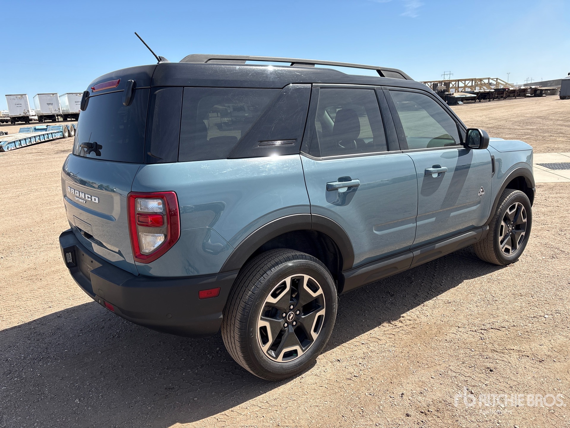 General Appearance with Picture, Right Rear Corner