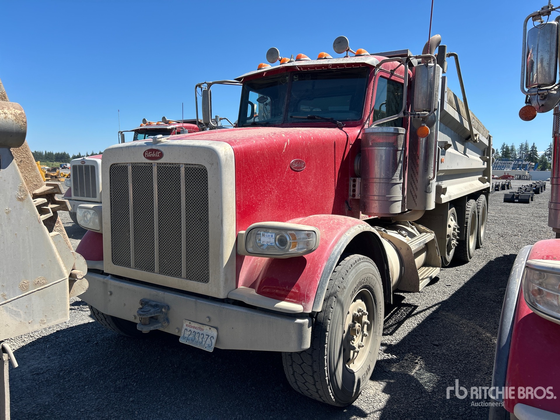 Photo of a 2015 Peterbilt 367