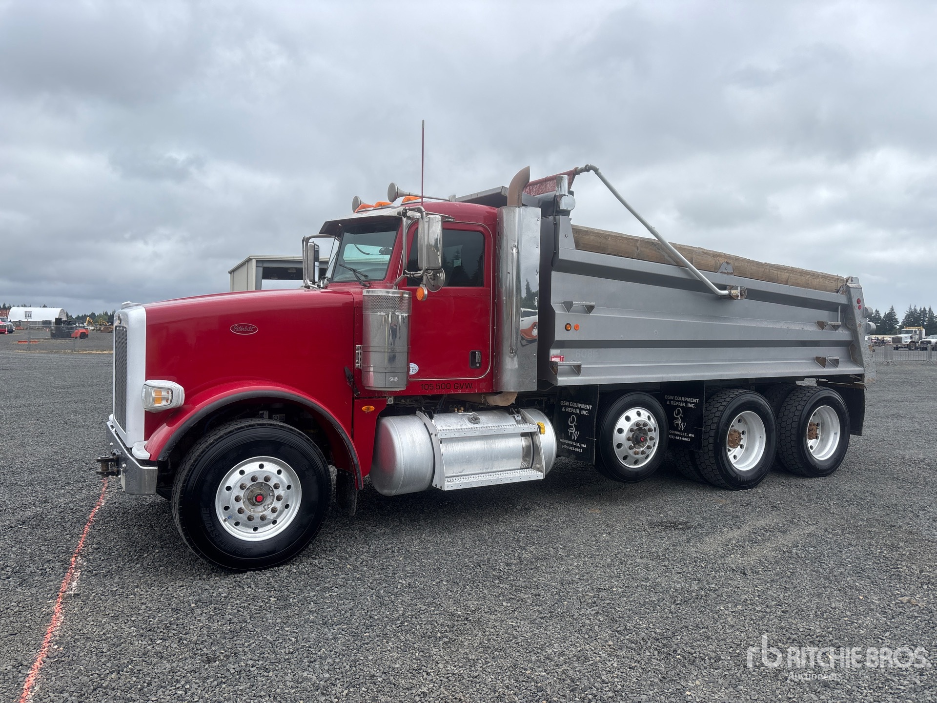 Photo of a 2015 Peterbilt 367