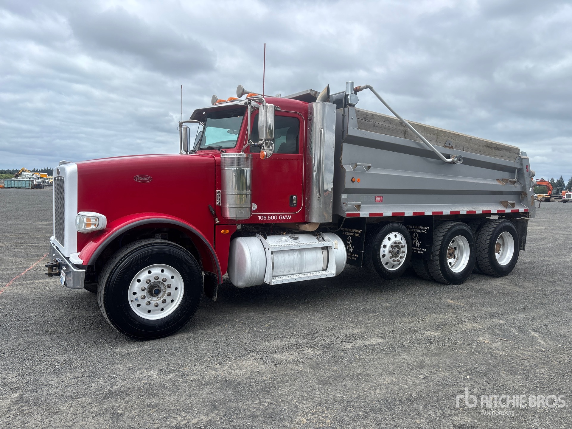 Photo of a 2016 Peterbilt 367