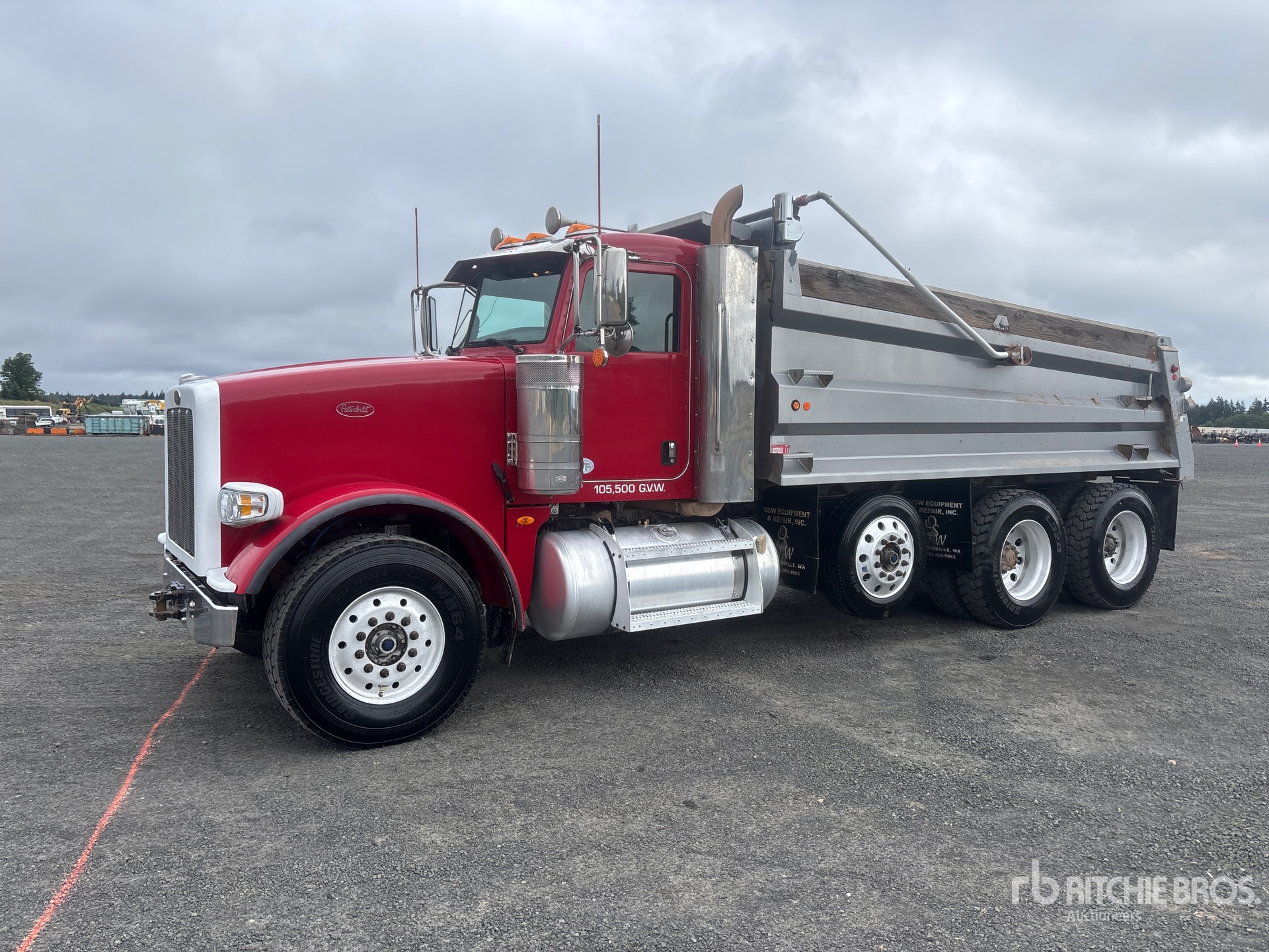 Photo of a 2016 Peterbilt 367