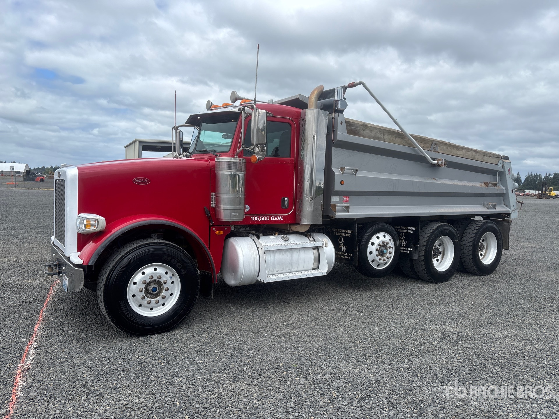 Photo of a 2017 Peterbilt 367