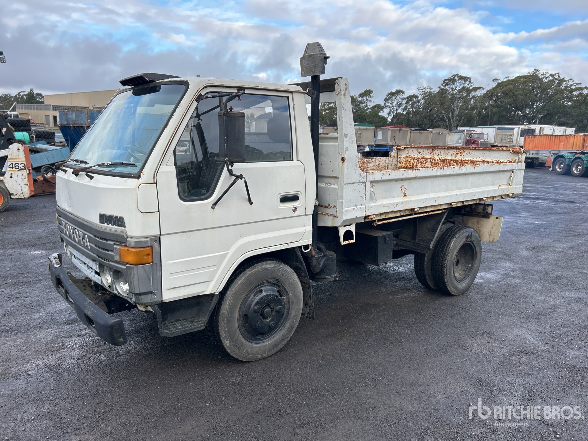 General Appearance with Picture, Right Front Corner