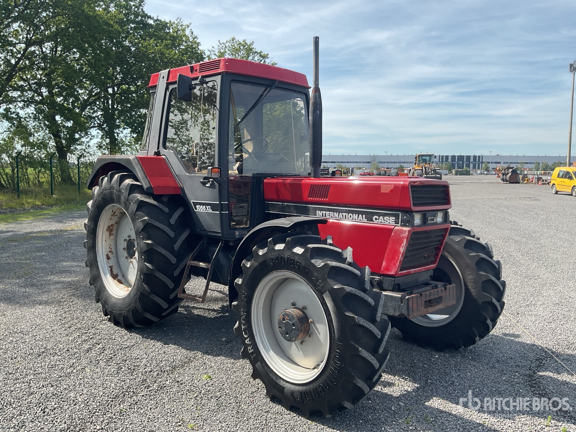 General Appearance with Picture, Right Front Corner