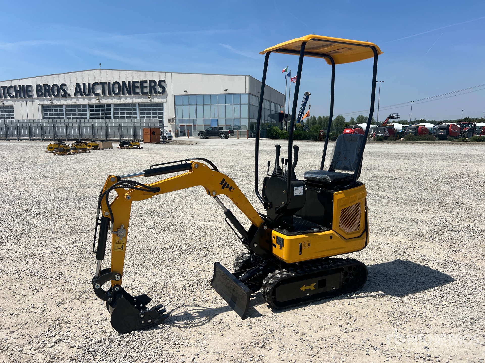 General Appearance with Picture, Left Front Corner