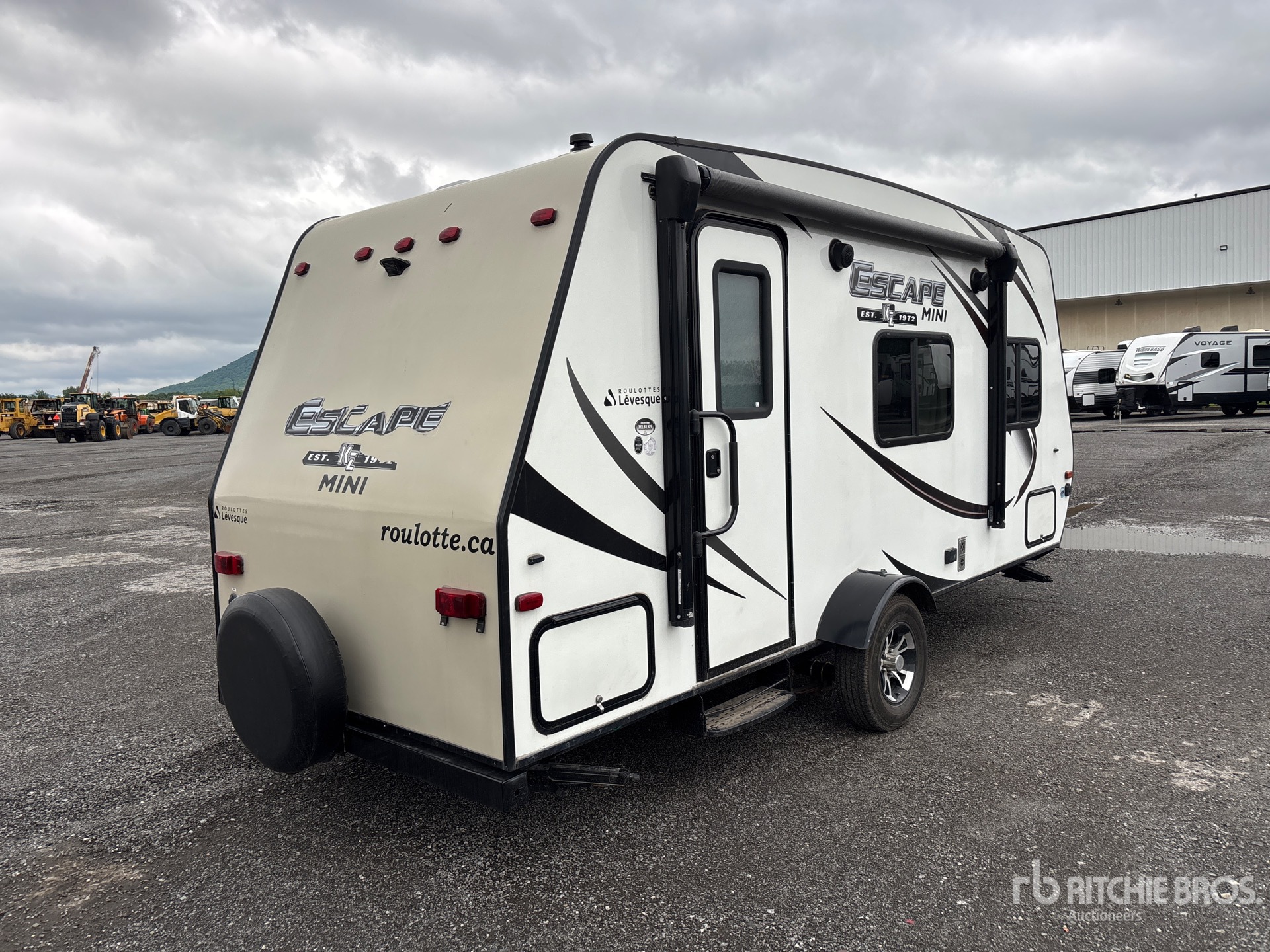 General Appearance with Picture, Right Rear Corner