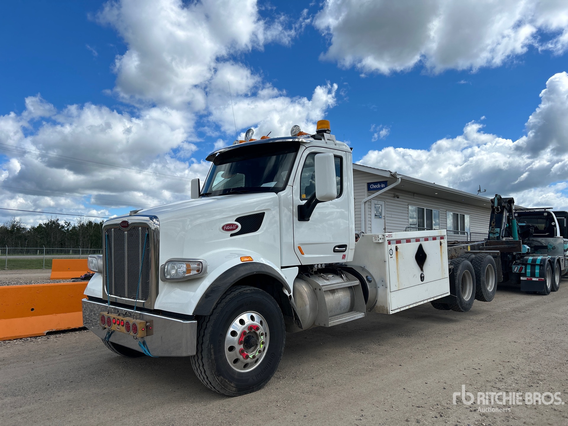 Photo of a 2017 Peterbilt 567
