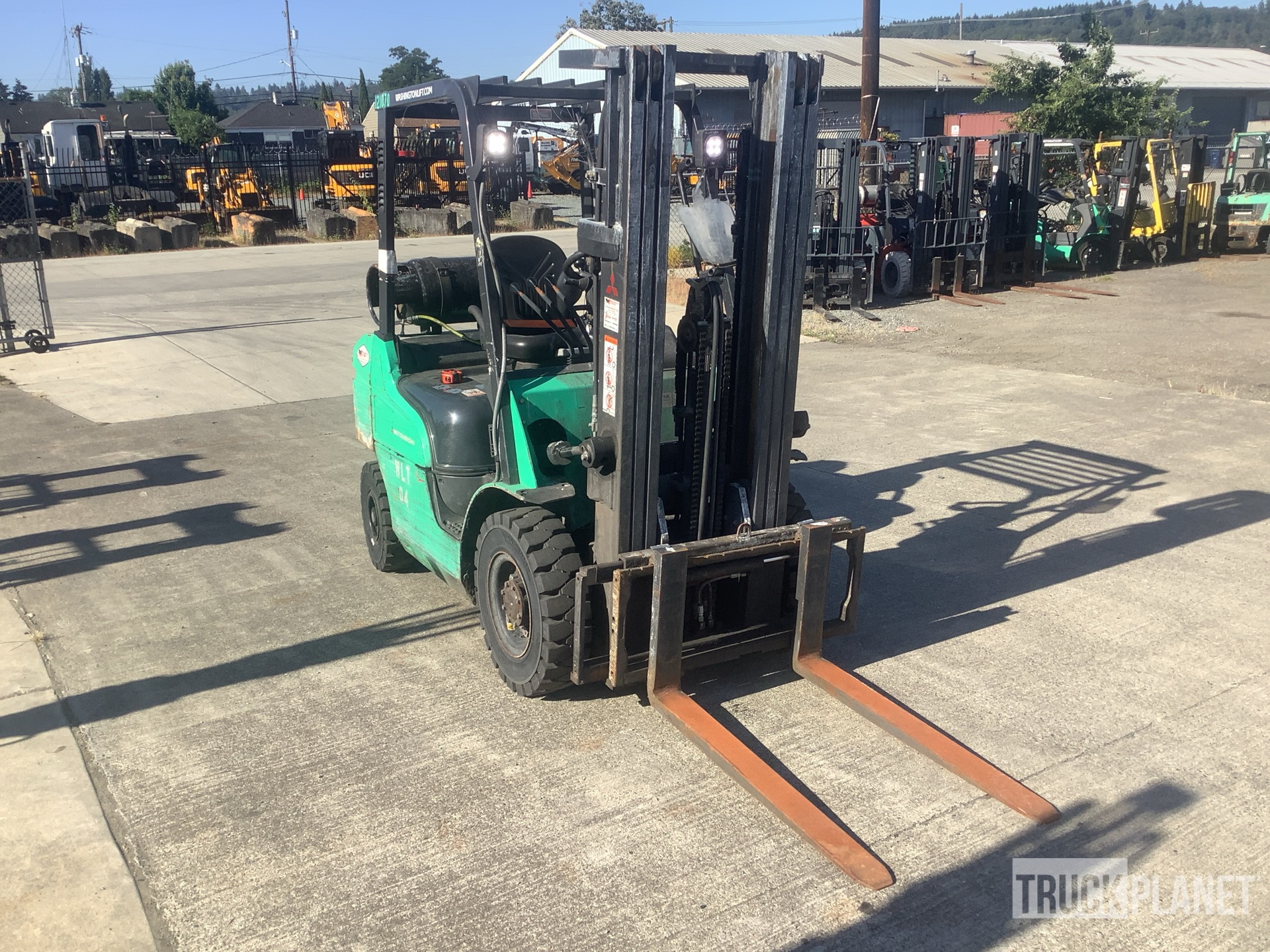 General Appearance - Lift Truck* with Picture, Right Front Corner