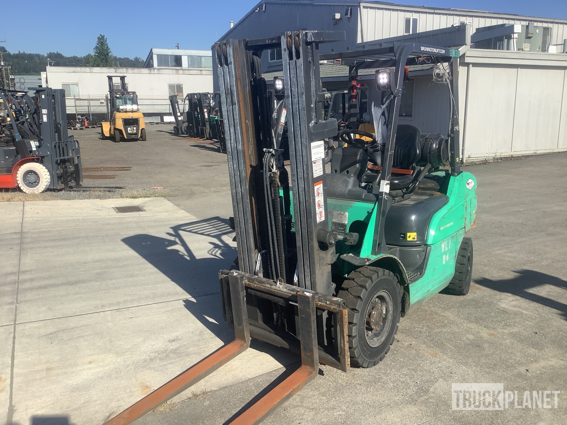 General Appearance - Lift Truck* with Picture, Left Front Corner